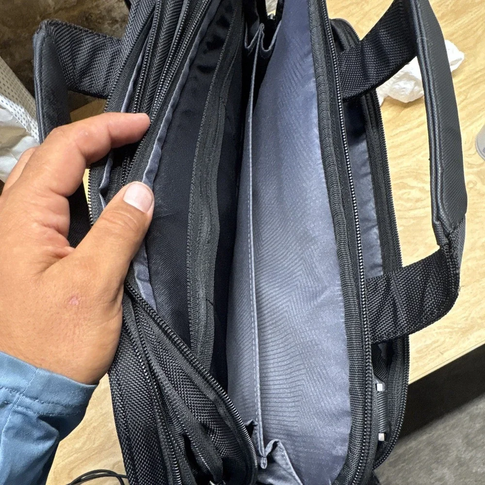 Targus Padded Nylon Laptop Briefcase 15 in Black Gray Partitions Messenger Bag